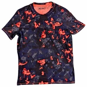 The North Face Wander T-Shirt Womens Medium Short Sleeve Camo Black Coral Hiking